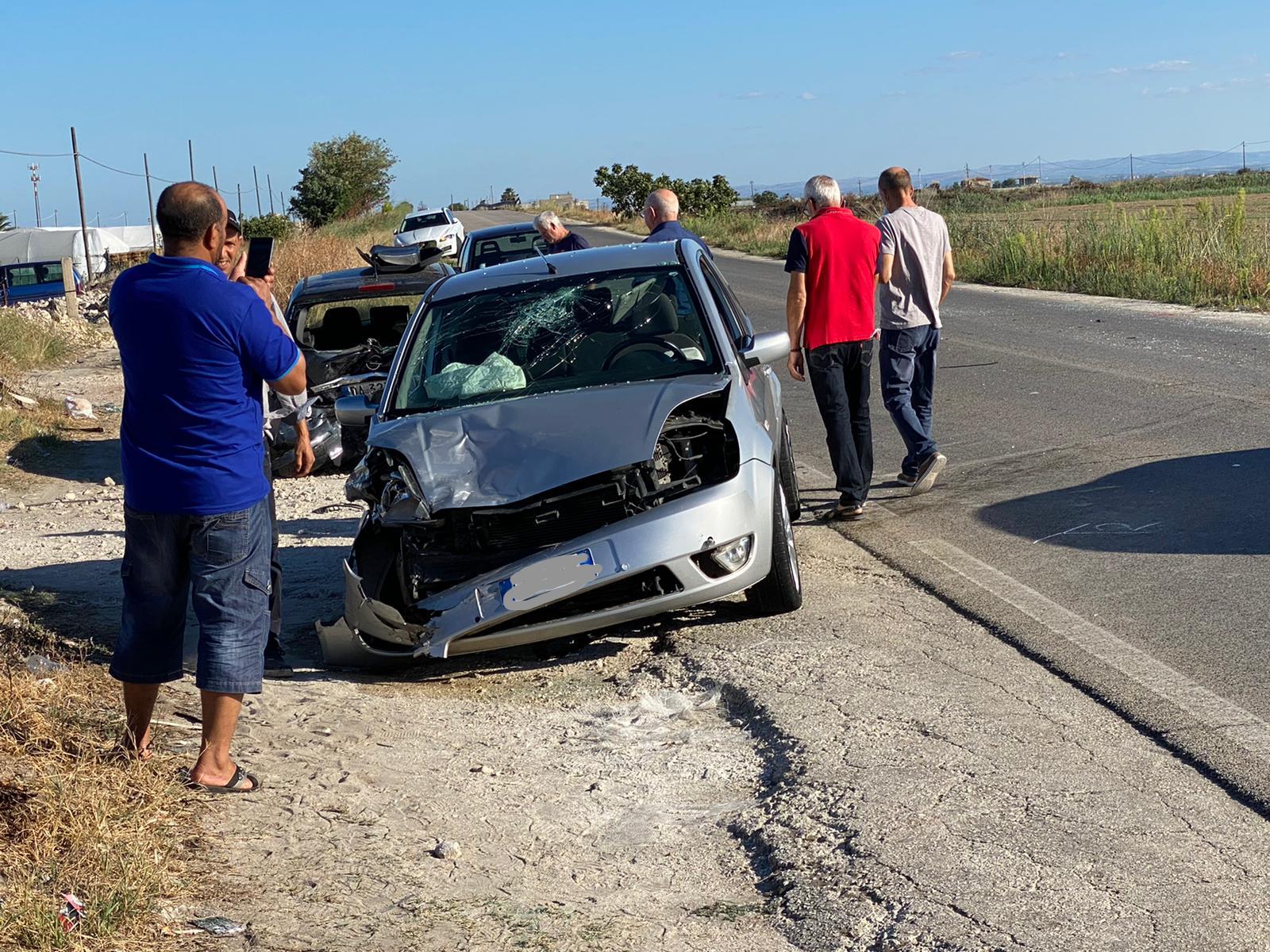 Incidente stradale sulla Zapponeta – Ippocampo: scontro tra due auto, tre i feriti (uno grave) „