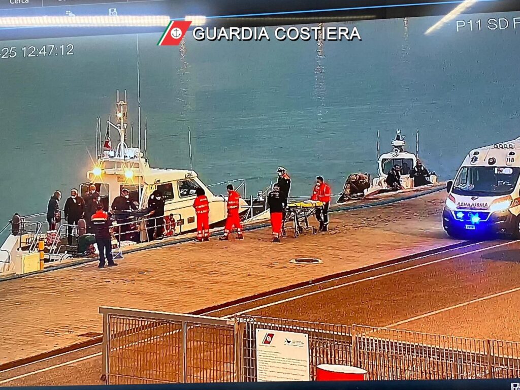 Passeggera colta da malore durante una crociera: evacuata dalla Guardia Costiera di Manfredonia