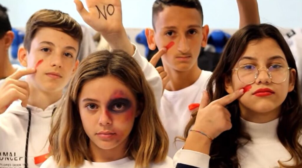 “NON È NORMALE CHE SIA NORMALE”: gli studenti della Perotto contro la violenza sulle donne