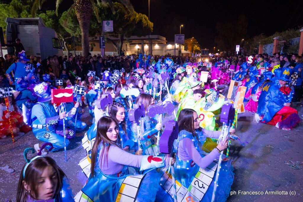 Le foto ed i video della Notte Colorata del Carnevale di Manfredonia: Meravigliose Meraviglie colorate
